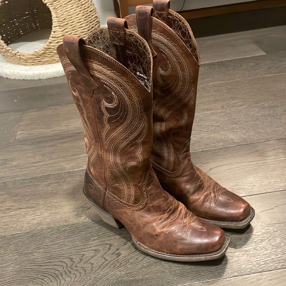 EUC Ariat Women’s Cowboy boots